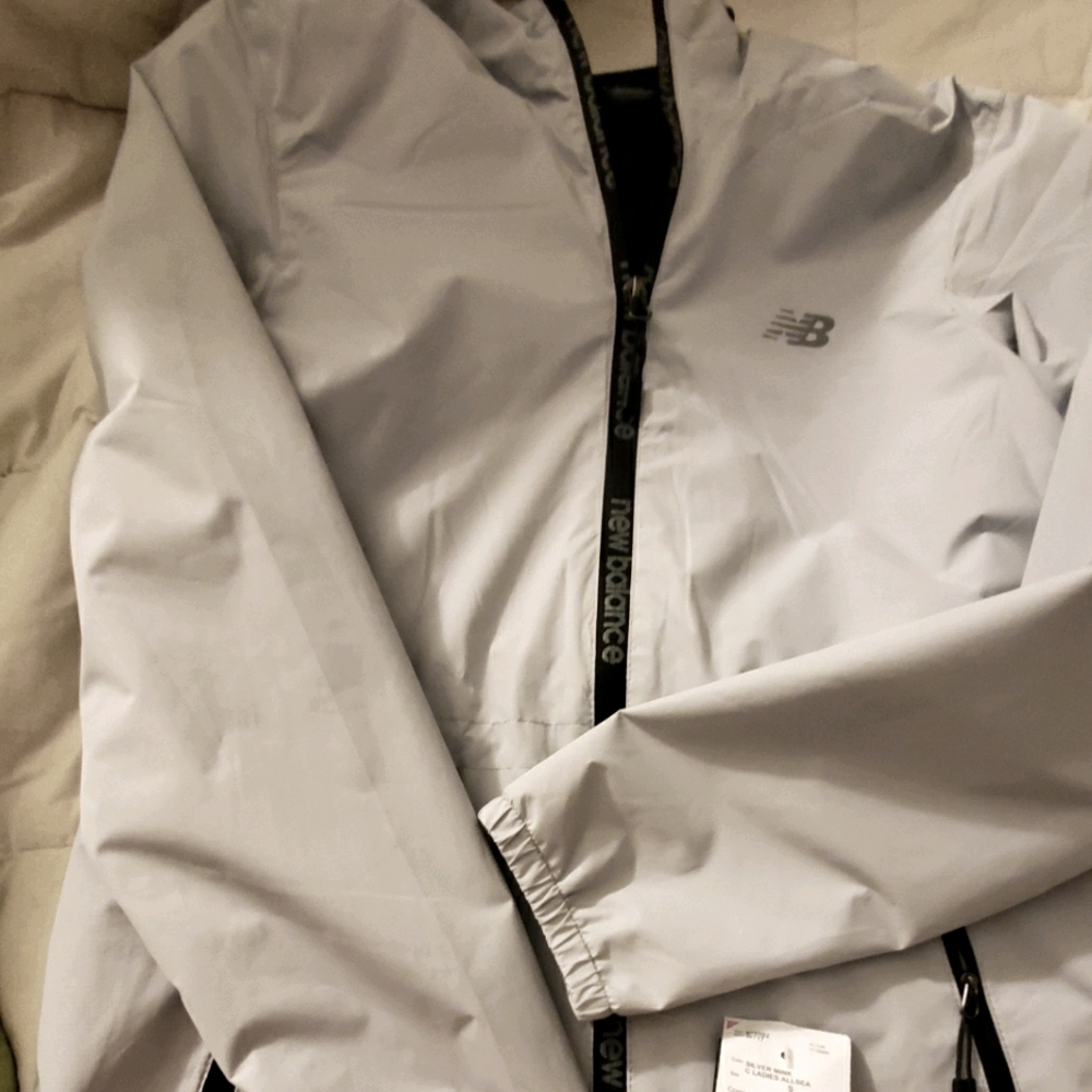 Windbreaker - Picture 4 of 5